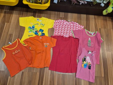Kinderkleider-Paket: 7 farbenfrohe T-Shirts gr 98 B7