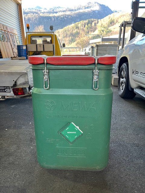 Altro per Ufficio & Commercio: Abfallcontainer grün mit rotem Deckel gebraucht. – Usato da Walenstadt venduto da Sven8880 3