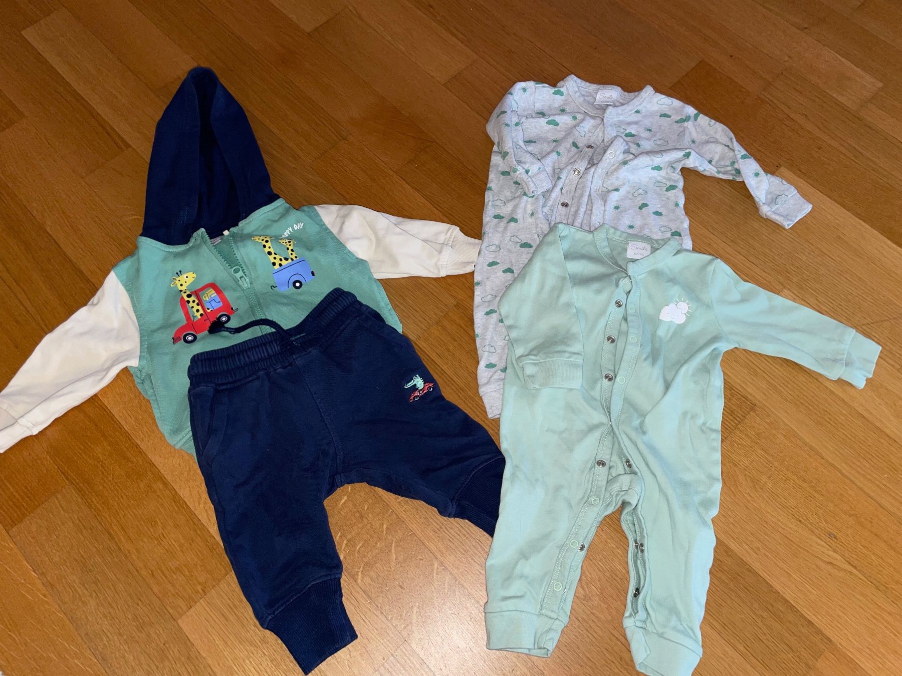 Lotti & Set di vestiti: Kleiderpaket Grösse 62 & 62/68 – Usato da Rotkreuz venduto da Rajah 1