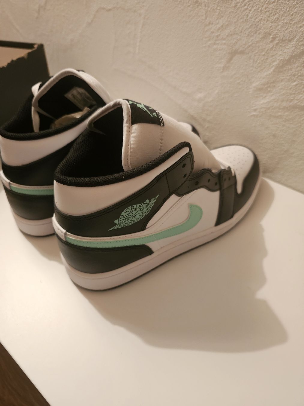 Jordan Scarpe da uomo: Nike Air Jordan 1 Mid Gr. 46 – Nuovo e nell'imballaggio originale da Meisterschwanden venduto da Luluku 2
