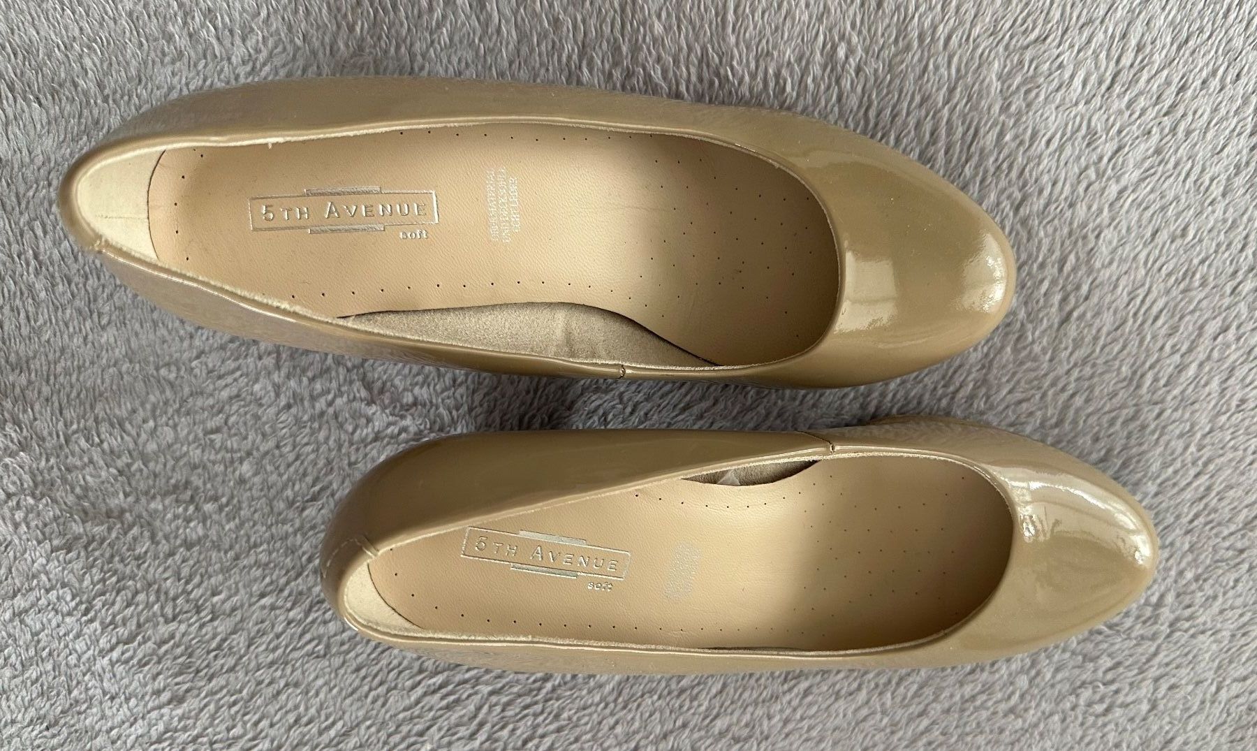 Scarpe da donna: Pumps 5th Avenue, Beige, Lack Glanz – Nuovo (secondo la descrizione) da Niederglatt ZH venduto da Polobunny