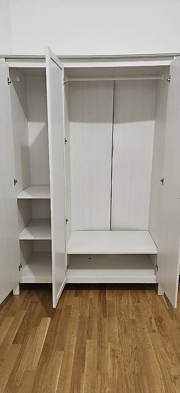 Armoires: Armoire 3 portes à donner – D'occasion à Bussigny par ana_v9l2 2