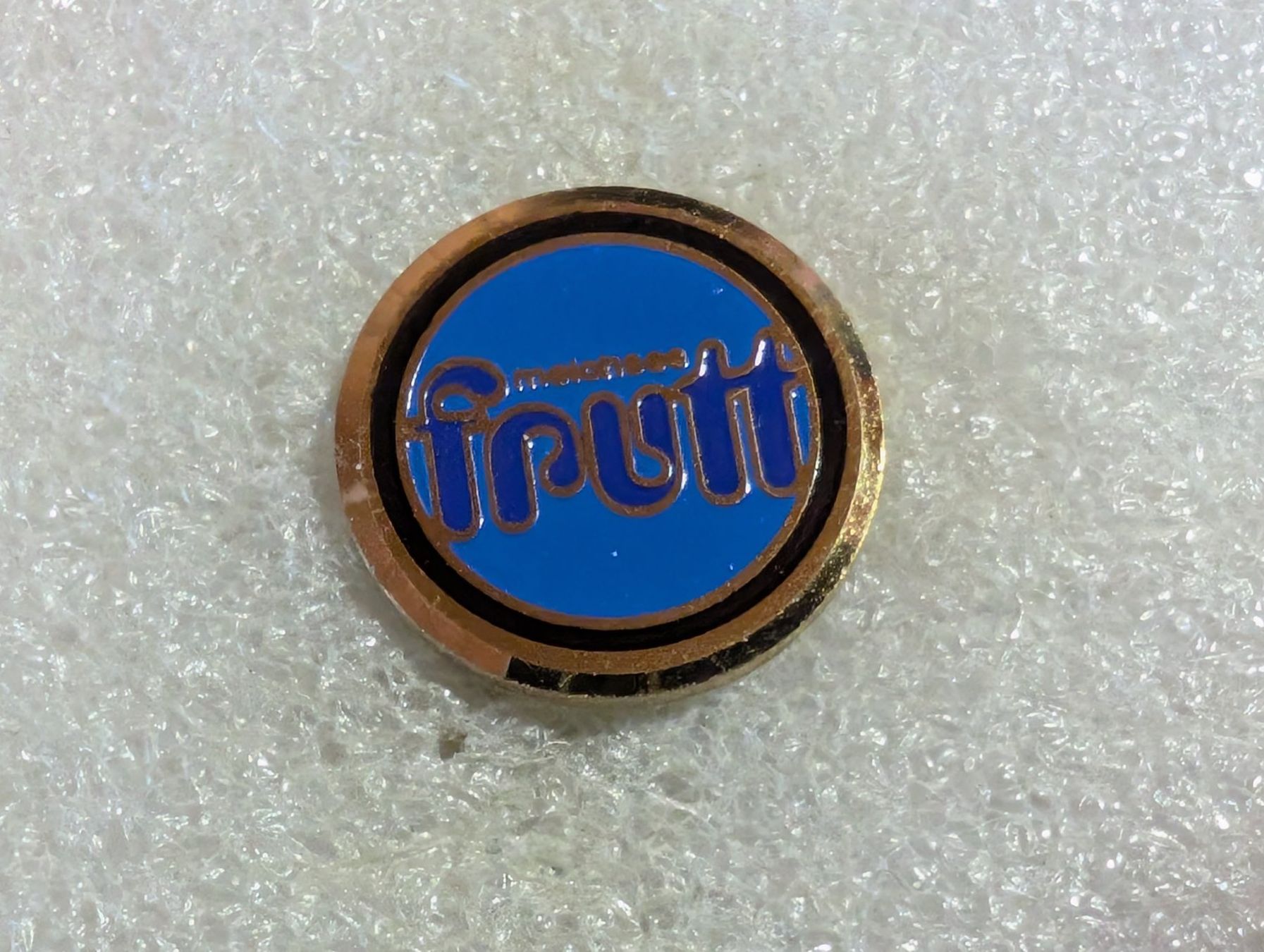 Placchette & Badge: Ansteckpin 98: Frutt – Usato da Oppligen venduto da Pin-Fall-Shop