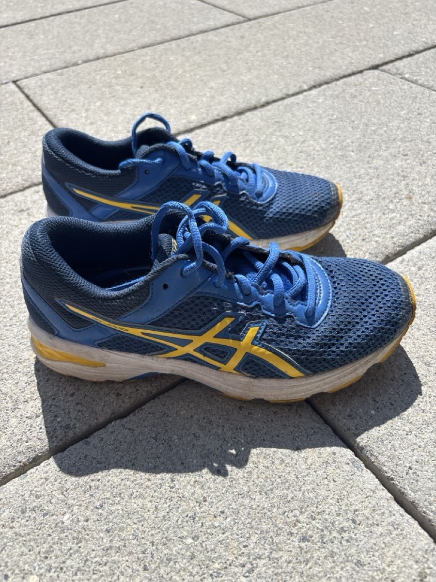 Asics Chaussures garçon: Asics Turnschuhe, Grösse 37.5 – D'occasion à Wohlen AG par Michi761 3