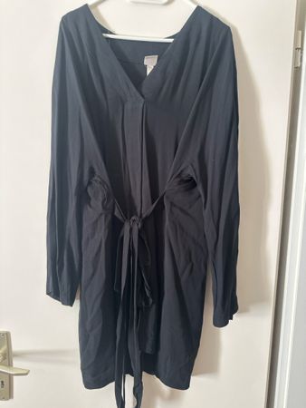 Schwarzes H&M Kleid, Grösse S, perfekt für den Herbst!
