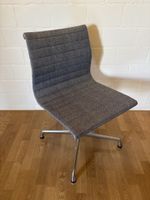 Vitra Eames Alu Chair blau