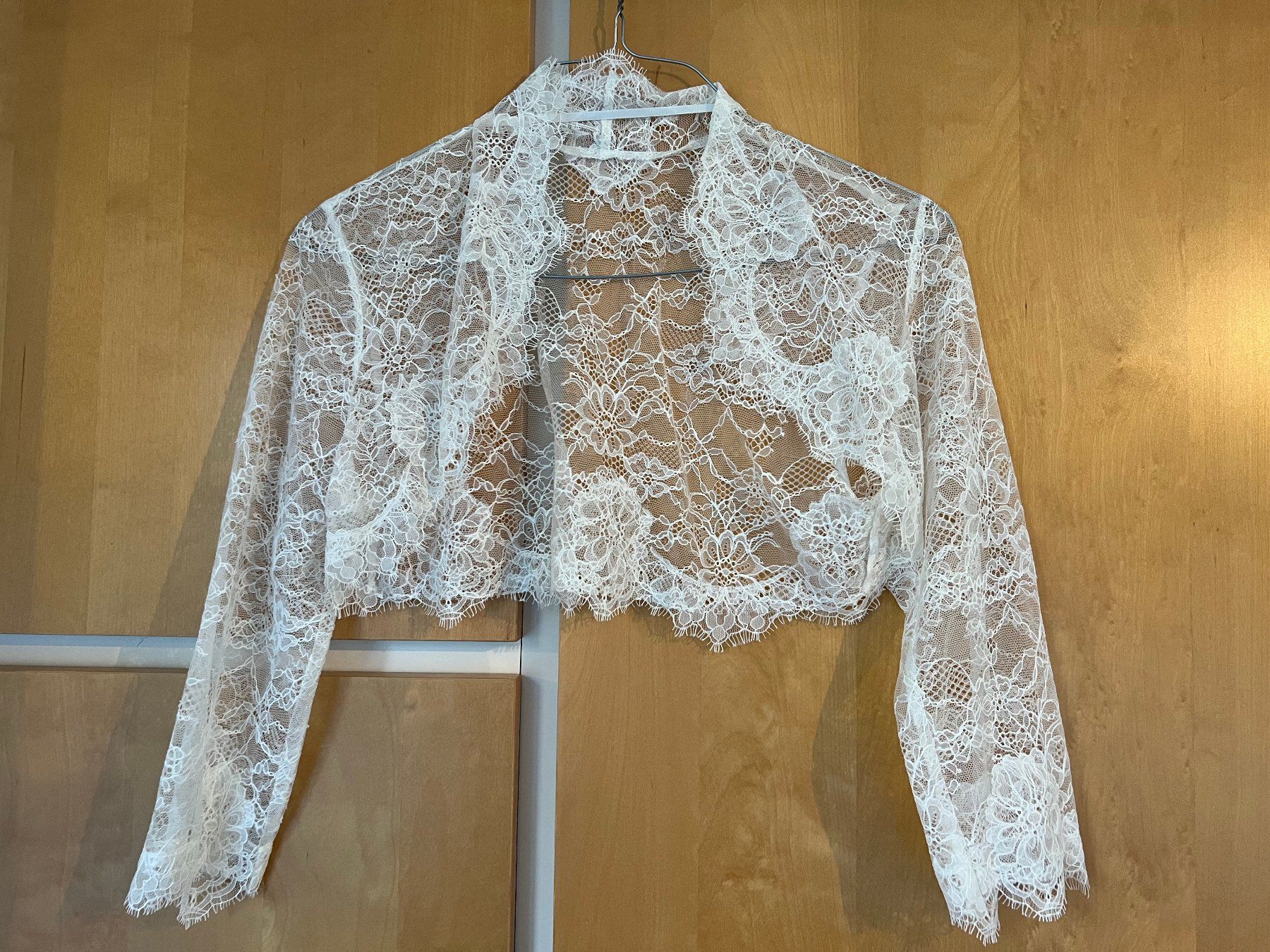 Boleros: Bolero Spitzen Hochzeit Gr 38 – Gebraucht aus Männedorf von JaLa. 2