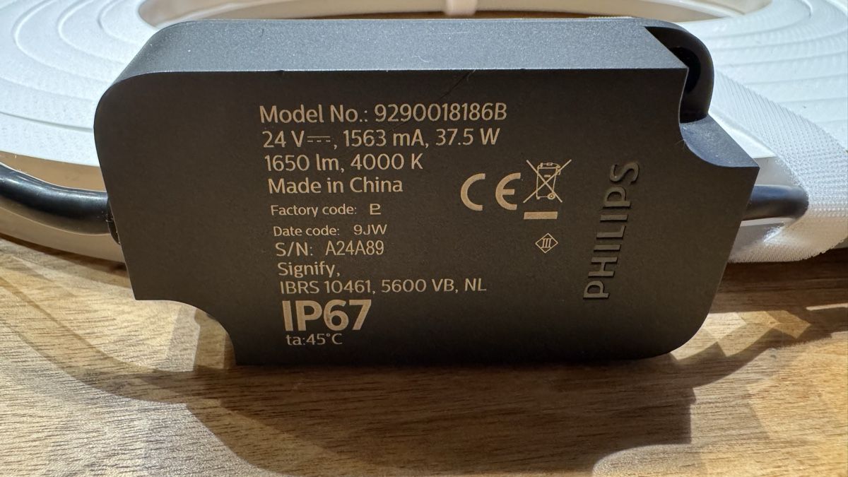Philips Lampen: Philips Hue Lightstrip Outdoor 5m mit OVP – Gebraucht aus Beromünster von Rabbinhio 2