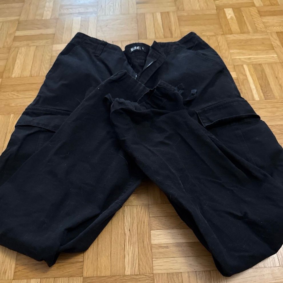 Pantaloni: Pantalon cargo noir taille L 100% coton – Usato da St-Aubin FR venduto da Tiweety