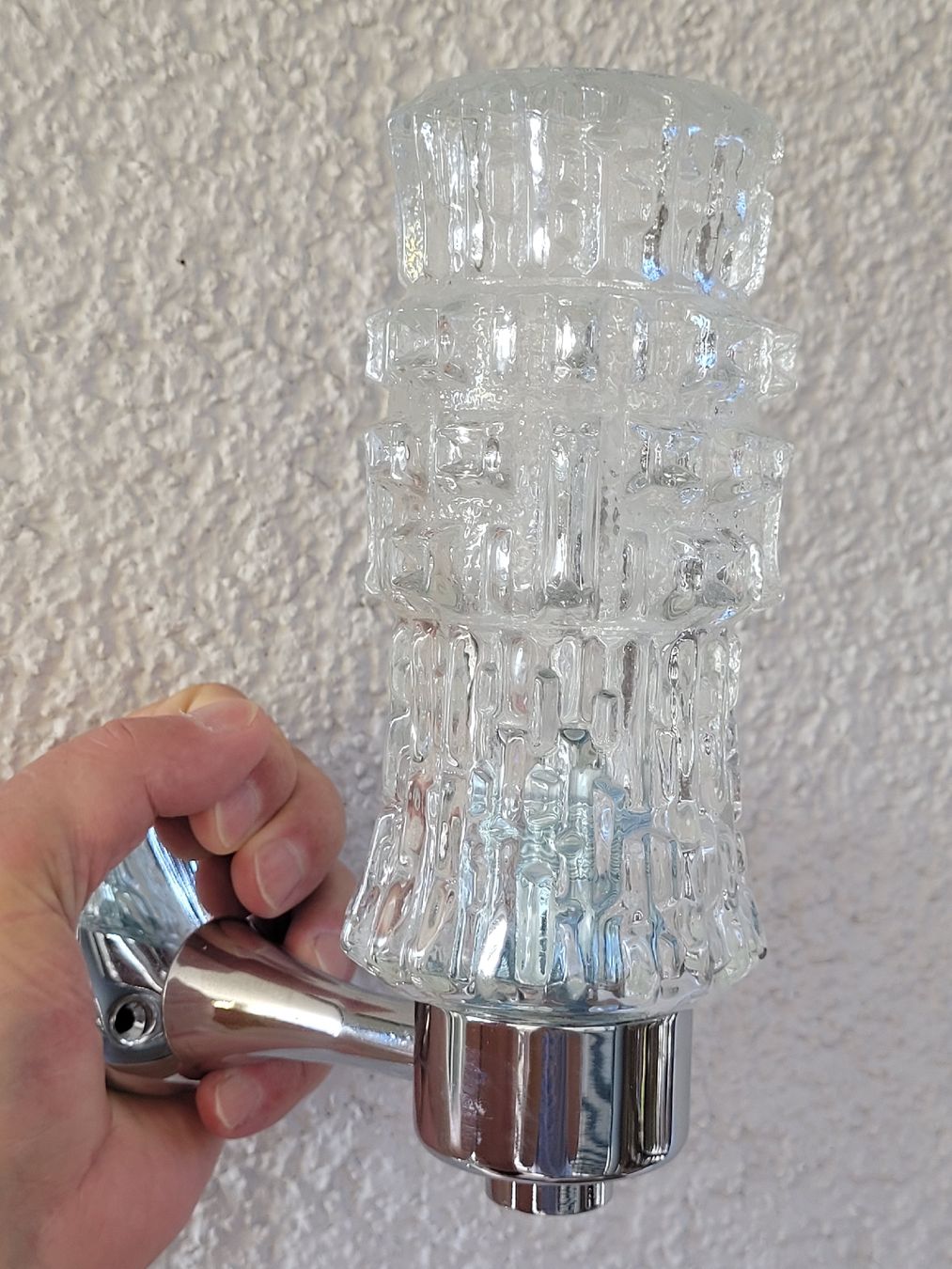 Lampen: 70er Jahre Wandlampe Pressglas Eis-Effekt  – Gebraucht aus Buttikon SZ von Renco