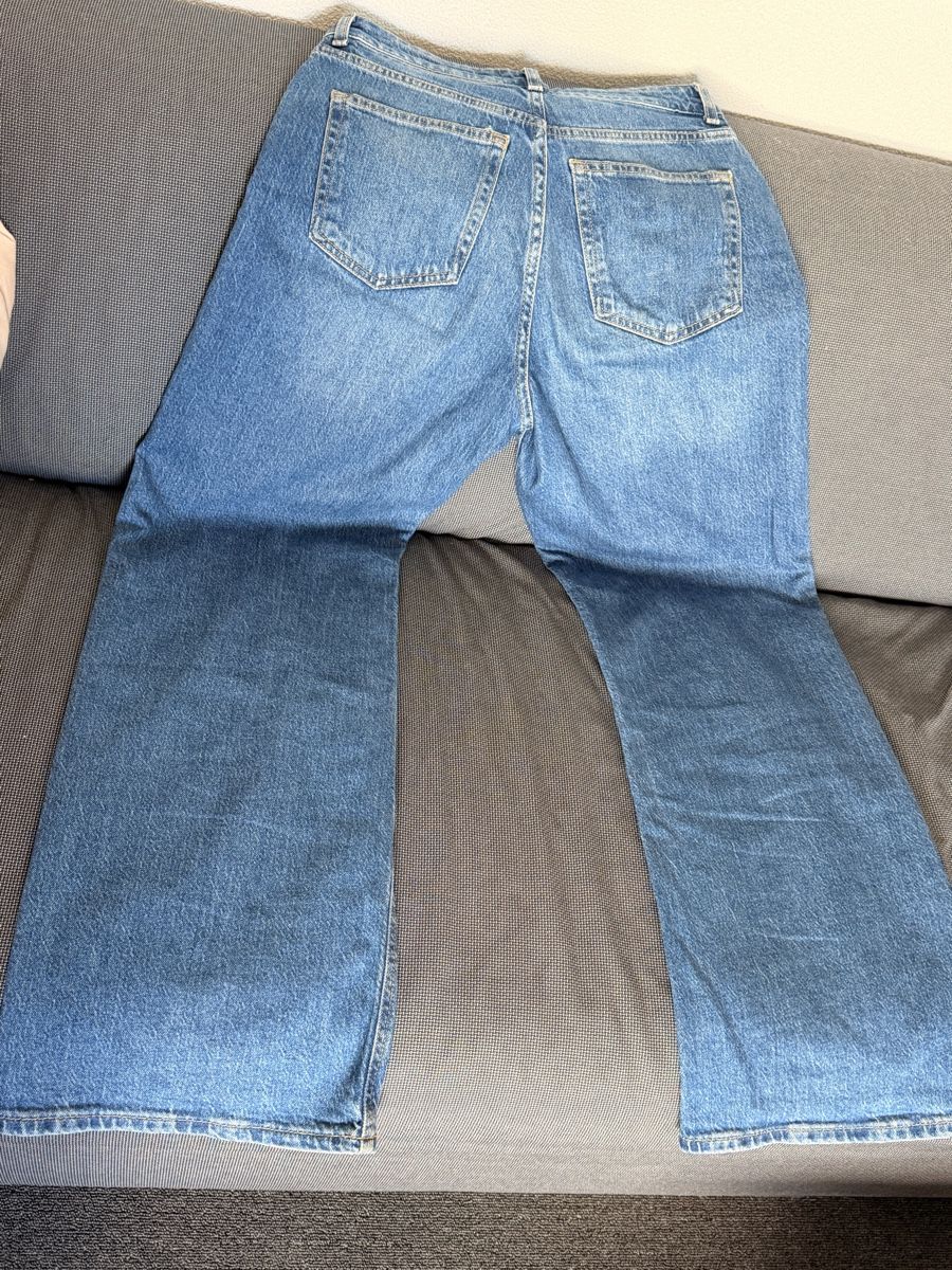 H&M Jeans: Jean H&M bleu clair, taille 38 – Usato da Bulle venduto da LeMoleson 3