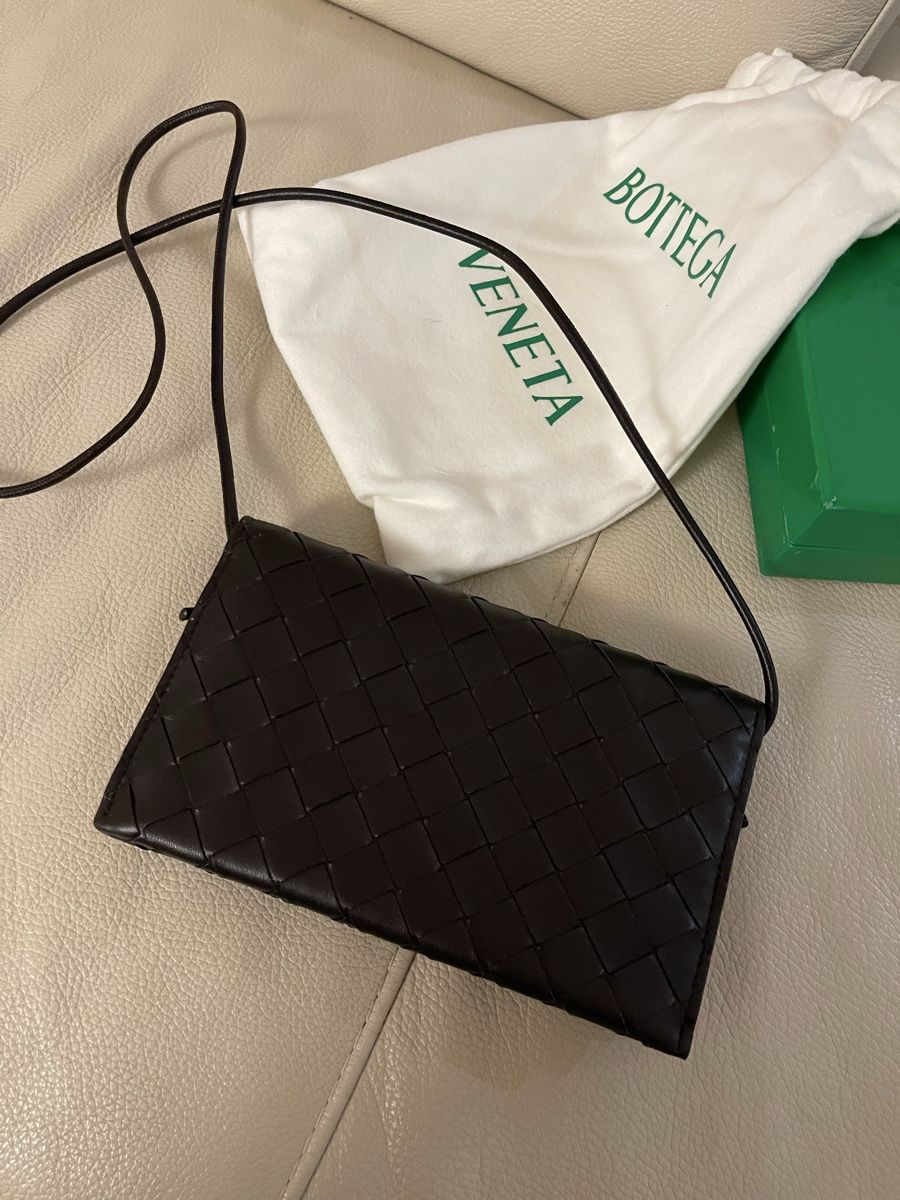 Bottega Veneta Taschen für Damen: Bottaga Veneta Pouch mit Riemen NEU – Neu und originalverpackt aus Wichtrach von Adriana222 4