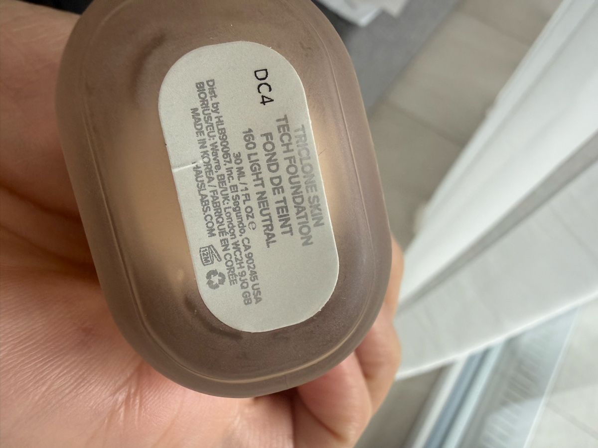 Make-up: Hauslabs Tri-clone foundation 160 light neutral – Usato da Männedorf venduto da fge_tt7h 1