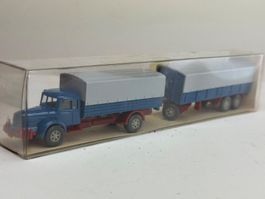 GB3-  Wiking Krupp Titan Pritschenlastzug azurblau