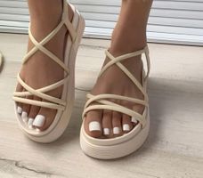 Sandales beige 36 - peut aller dans l'eau