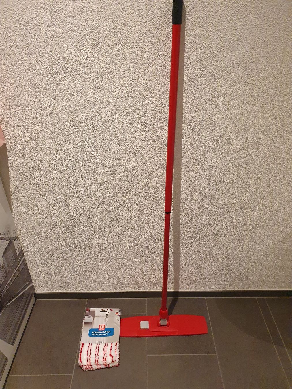 Altro in Apparecchi per la pulizia: Bodenwischer rot mit Ersatzbezug neu – Usato da Schübelbach venduto da flo_z6vh