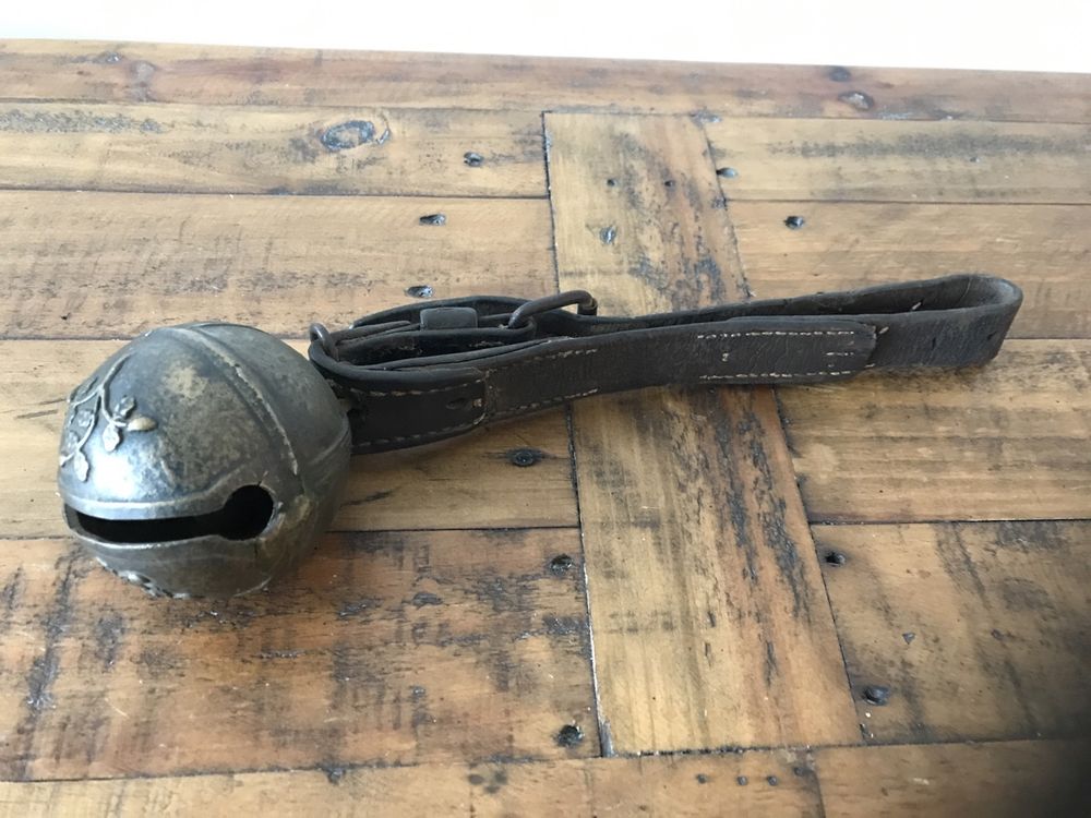 Campanacci mucche: Antike Glocke Schelle mit Lederband – Usato da Rapperswil SG venduto da cosiba01