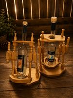 Handgefertigte Flaschenhalter aus Massivholz