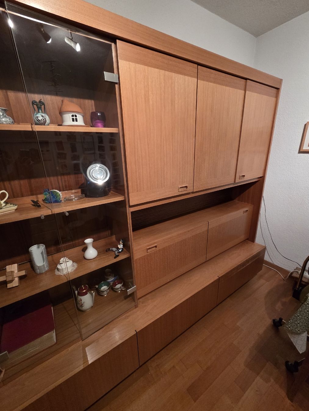 Wohnwand aus den 70iger Jahren (Gebraucht) in Oberrohrdorf für CHF 50 – nur Abholung auf Ricardo kaufen