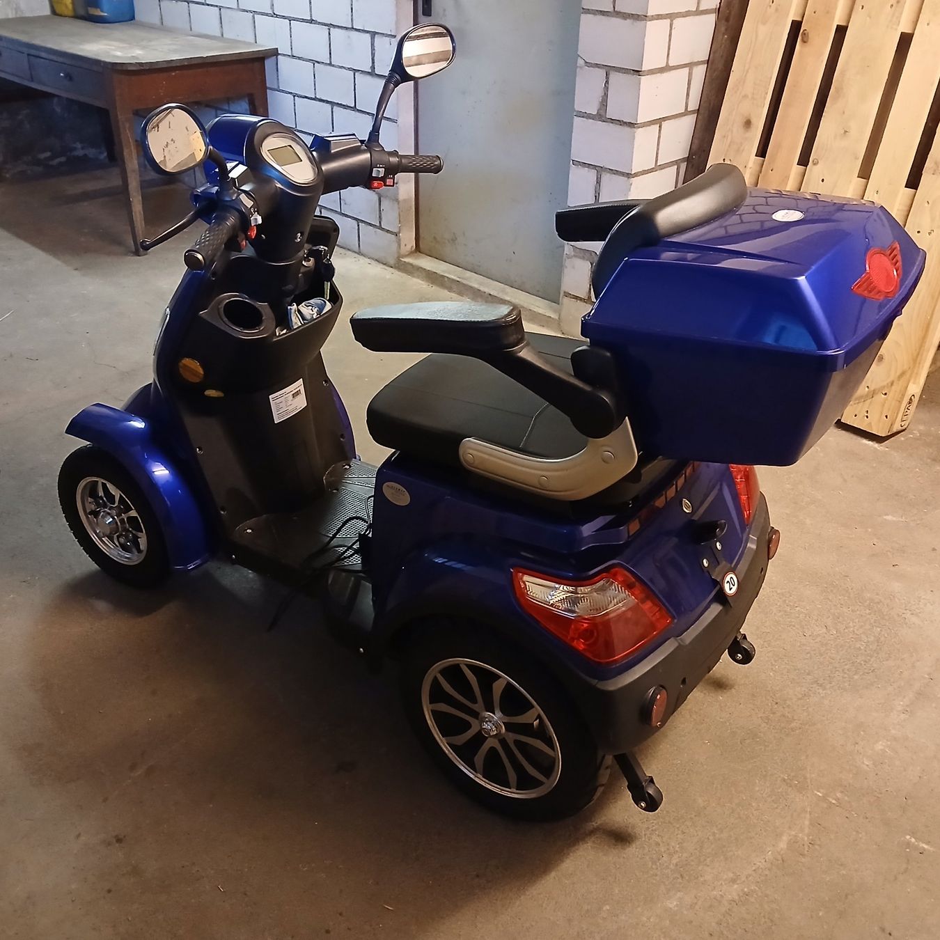 Veicoli elettrici: Elektromobil Emover CN blau – Usato da Kernenried venduto da Sqalperose 2