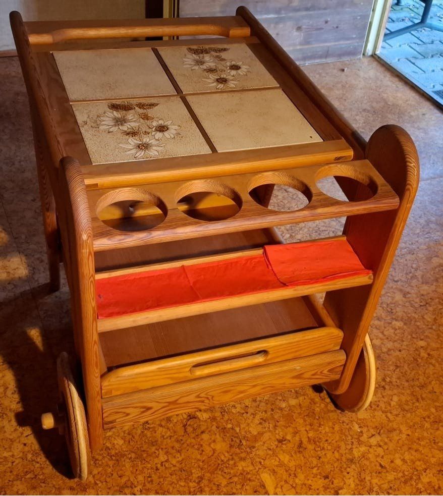 Carrelli di servizio: rustikaler Servierboy aus Holz – Usato da Wettingen venduto da huitzilopostli 2