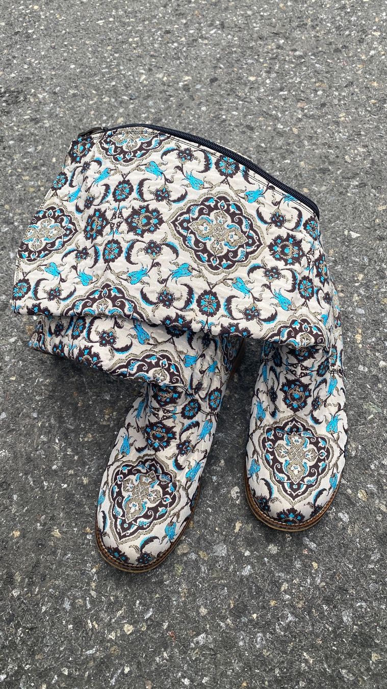 Scarpe da donna: Handgefertigte Seidenstiefel – Usato da Hünenberg See venduto da com_com