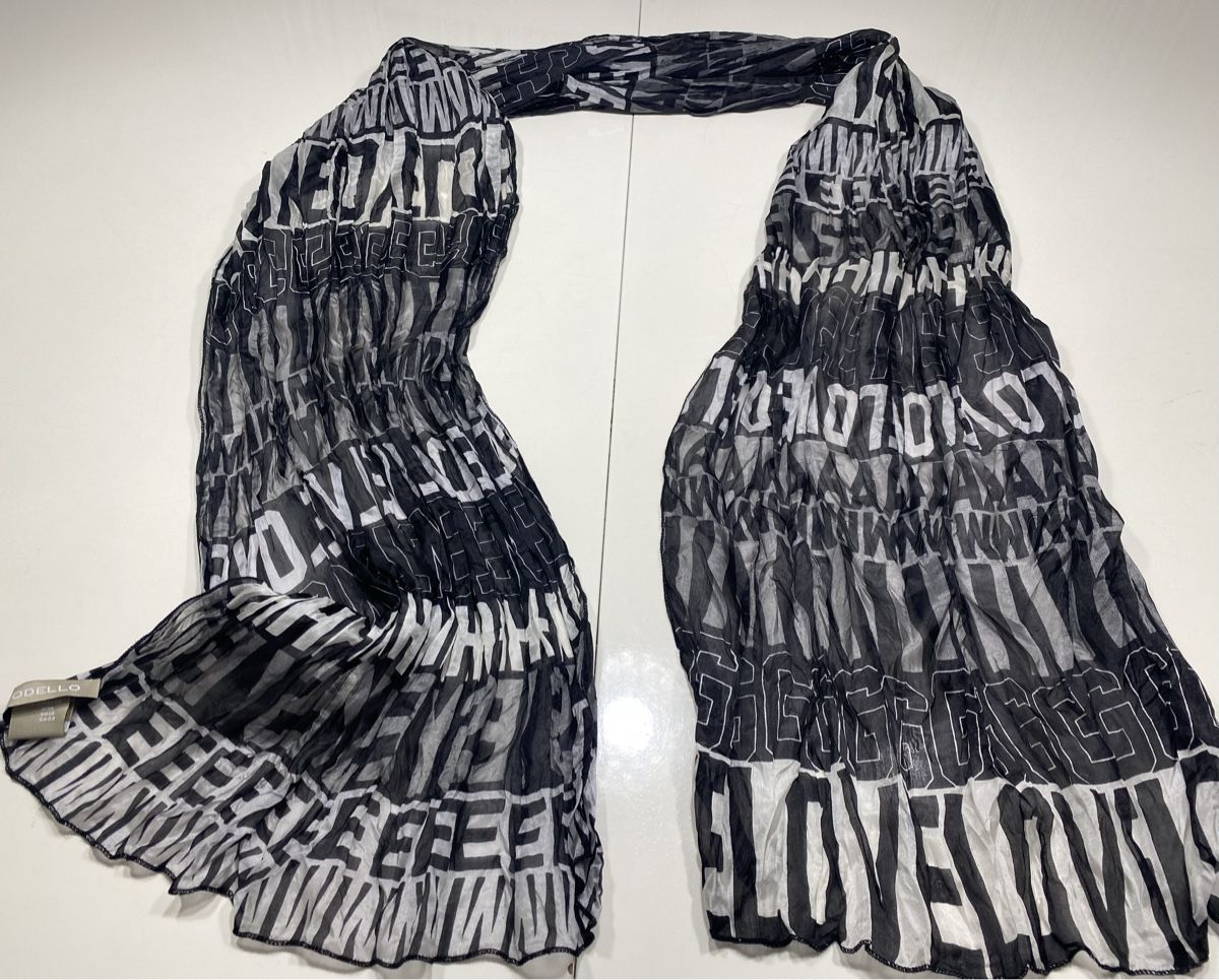 Codello Foulards, Tücher & Schals: Codello Seiden Schal 🌸 – Gebraucht aus Opfikon von Luis144