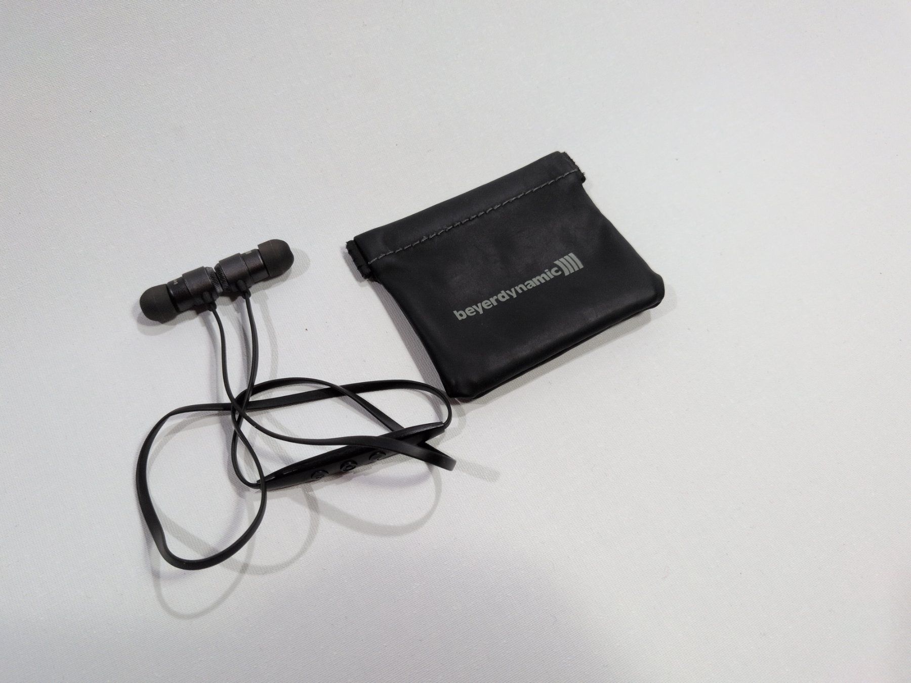 Beyerdynamic Cuffie: Beyerdynamic Byron BT In-Ear-Kophörer mit Bluetooth – Difettoso da Rüfenacht BE venduto da swalin