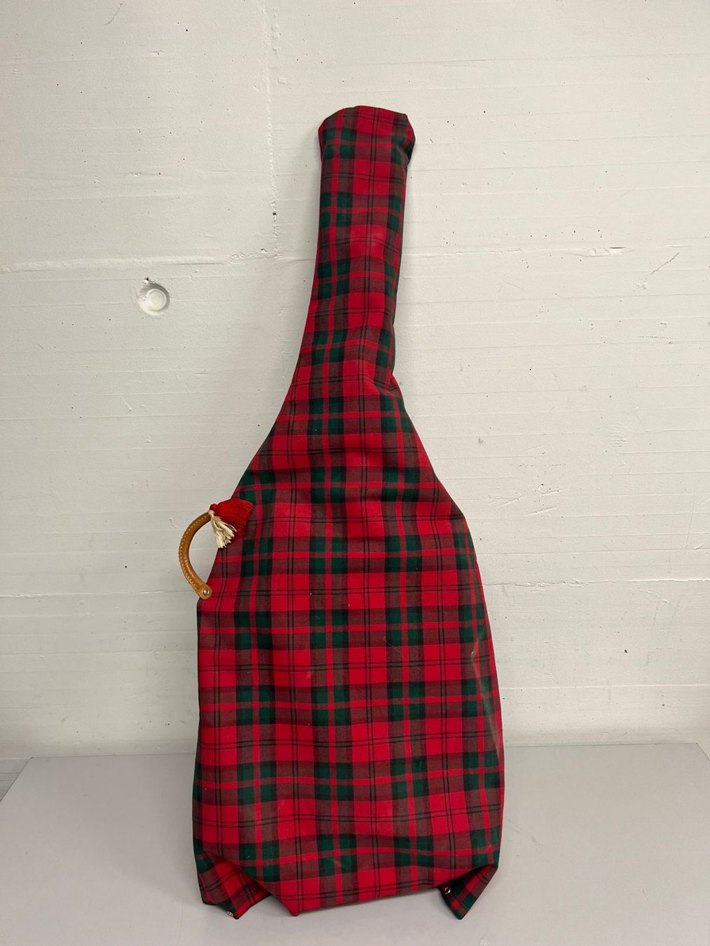 Strumenti musicali: Alte Gitarre mit Tasche – Usato da Bern venduto da latrouvaillebern 2