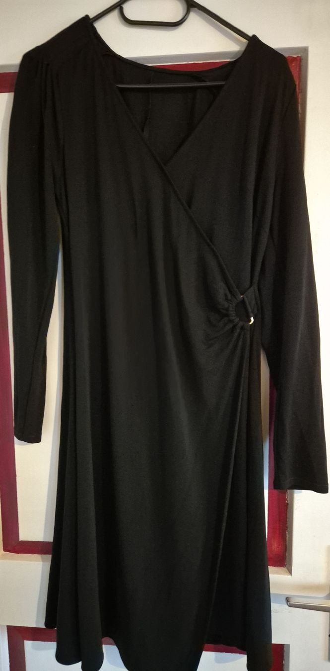 Kleider: Elegantes, schwarzes Kleid, Grösse 40/42 – Gebraucht aus Balterswil von bischoftanja