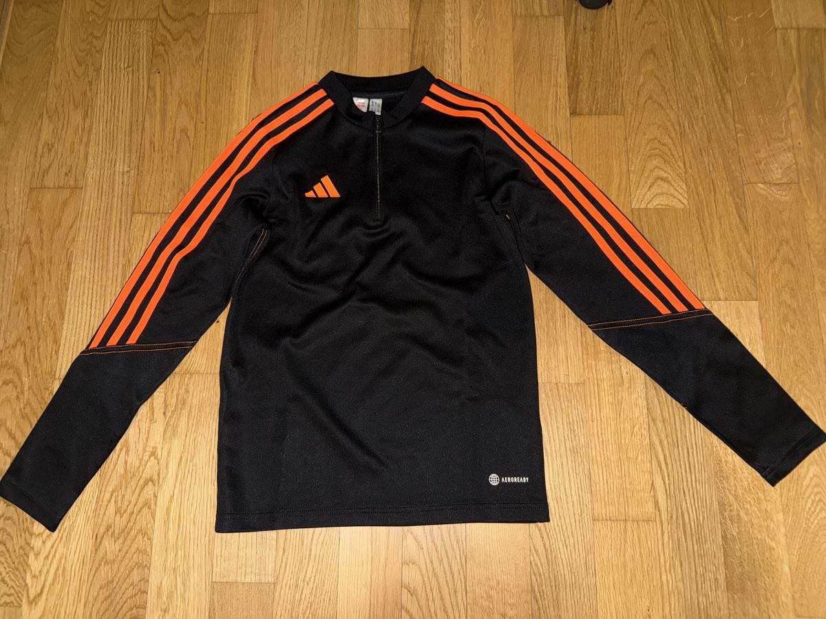 Adidas Lotti & Set di vestiti: Adidas-Trainingsanzug, Größe 152 – Usato da Aarburg venduto da Da-Lila 1