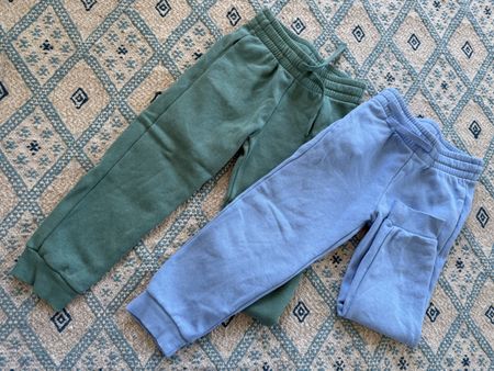 2 Trainerhosen / Jogginghosen in Grösse 104 von H & M