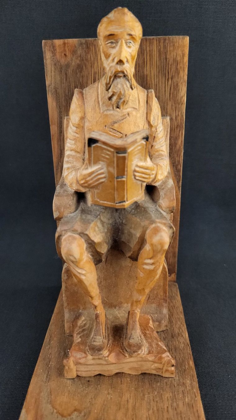 Statuette: Bücher-Stütze LESENDER MANN aus Holz – Usato da Basel venduto da spinne02 1