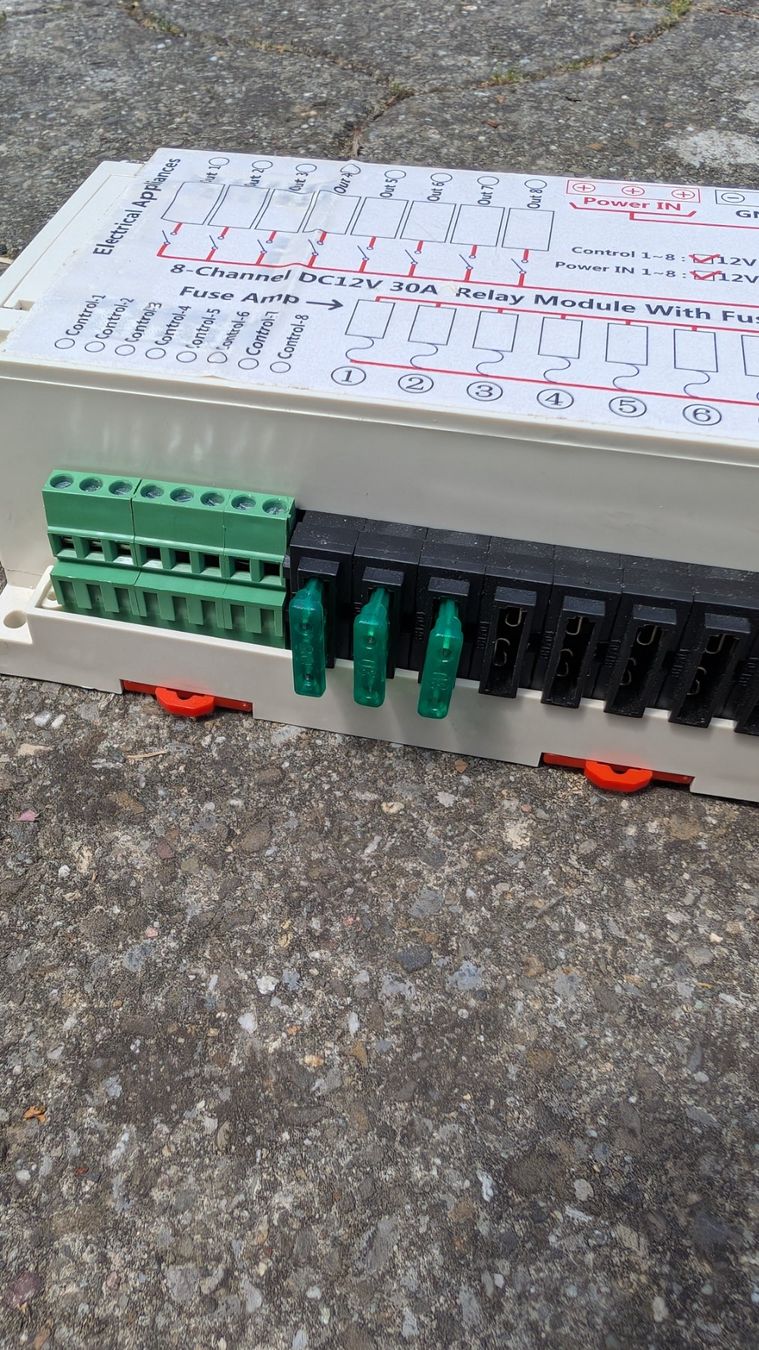 Elektronikbauteile: 8-Kanal DC12V 30A Relaismodul mit Sicherung – Gebraucht aus Münchenbuchsee von heinz-5
