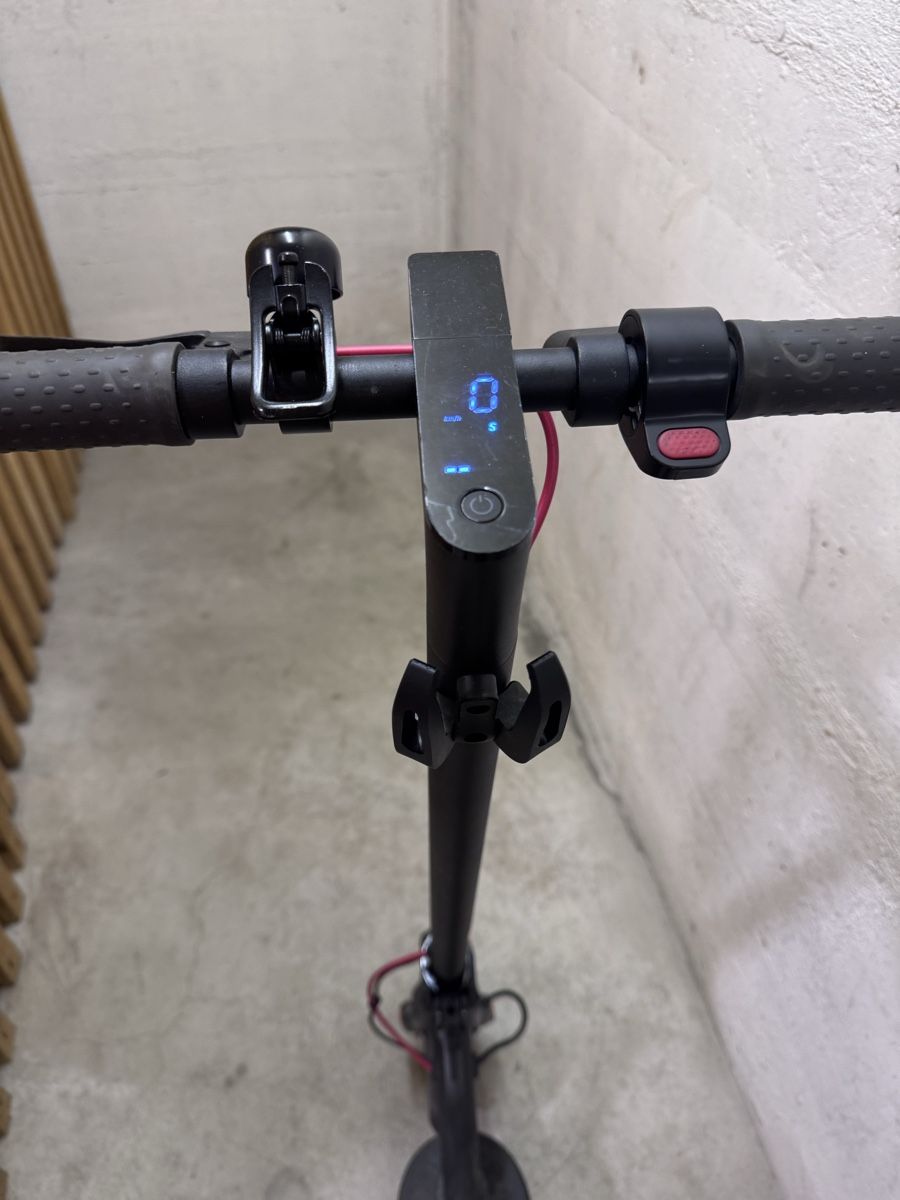 Scooters: Xiaomi Mi Elektroroller – D'occasion à Pfäffikon ZH par Lumika 2