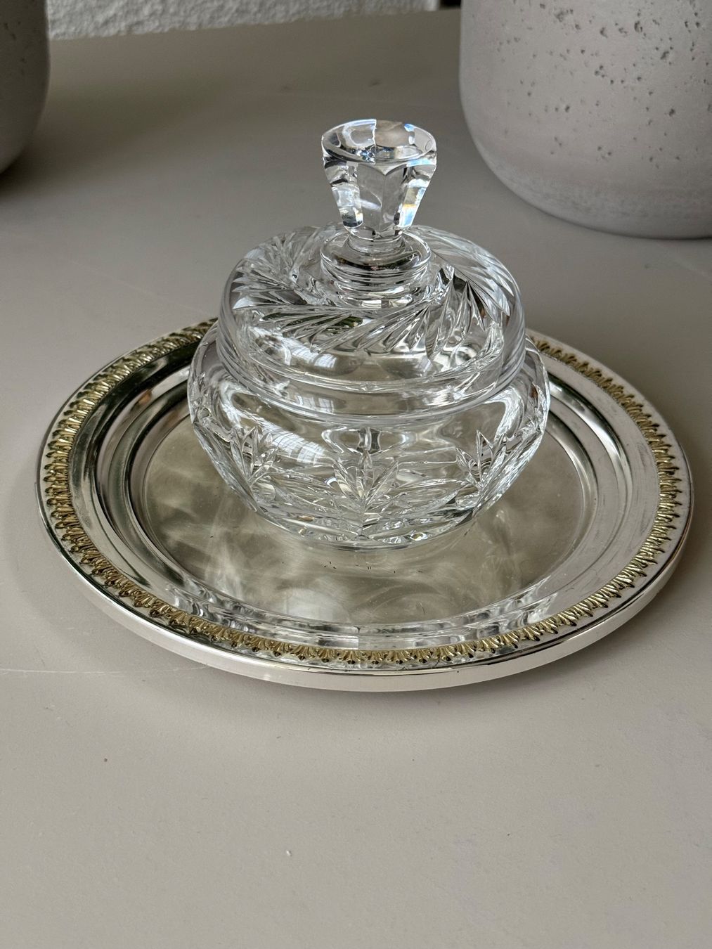 Contenitori & Simili: Vintage Cut Crystal Lidded Jar – Usato da Clarens venduto da vat_2x6j