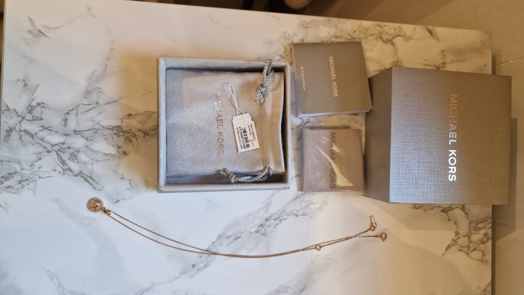 Michael Kors Catenine: Michael Kors Premium Halskette rosé – Nuovo (secondo la descrizione) da Eisten venduto da _saskiia_ 1