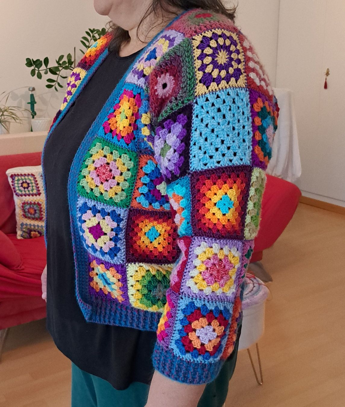 Vestes: Bunte, handgemachte Granny Square Strickjacke, ca Gr. 42 – Neuf (Voir description) à Schliern b. Köniz par Suena1 5