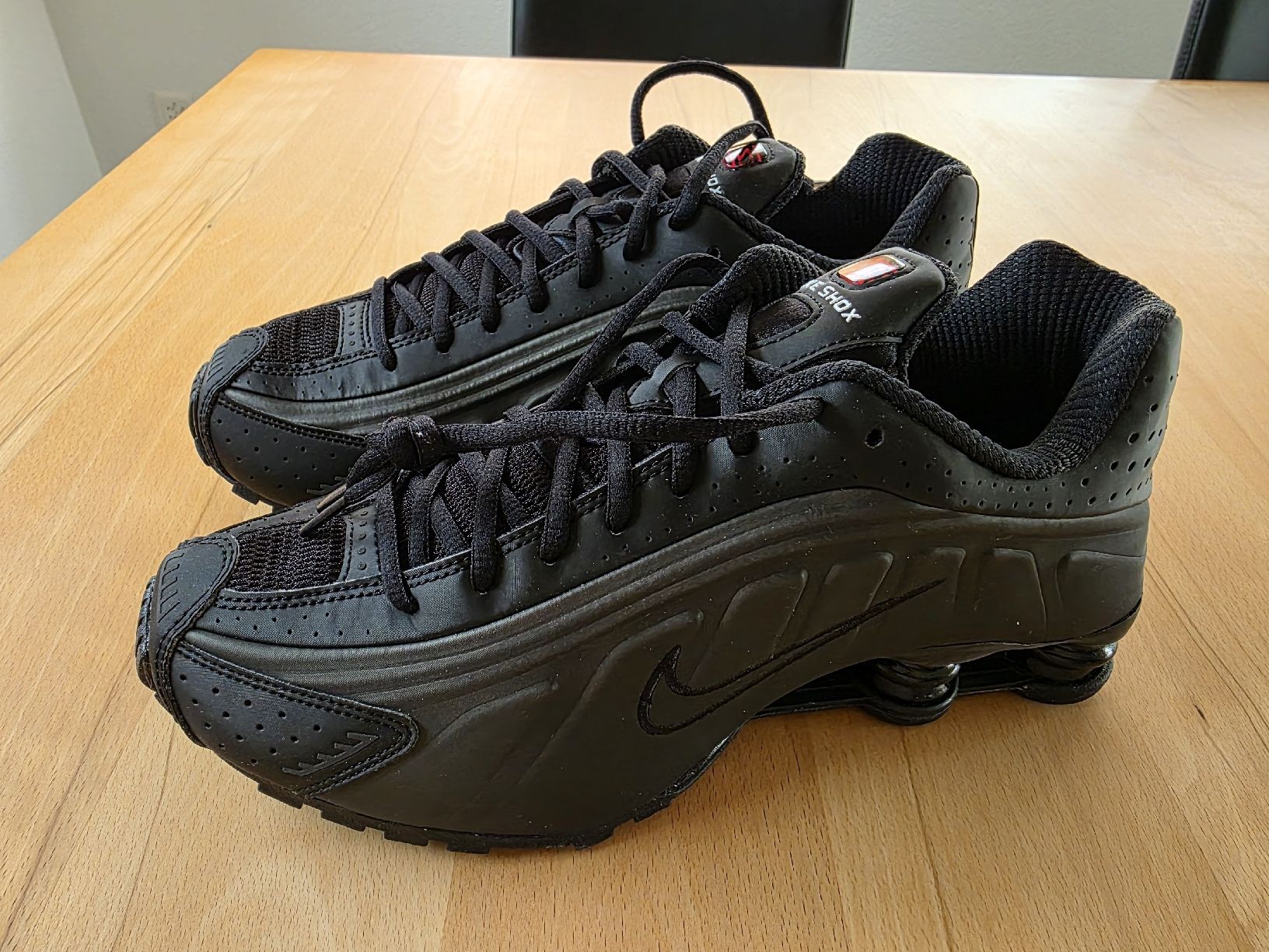 Scarpe da uomo: Superbe Nike Shox black  R4 – Nuovo e nell'imballaggio originale da Corpataux venduto da kaiken 3