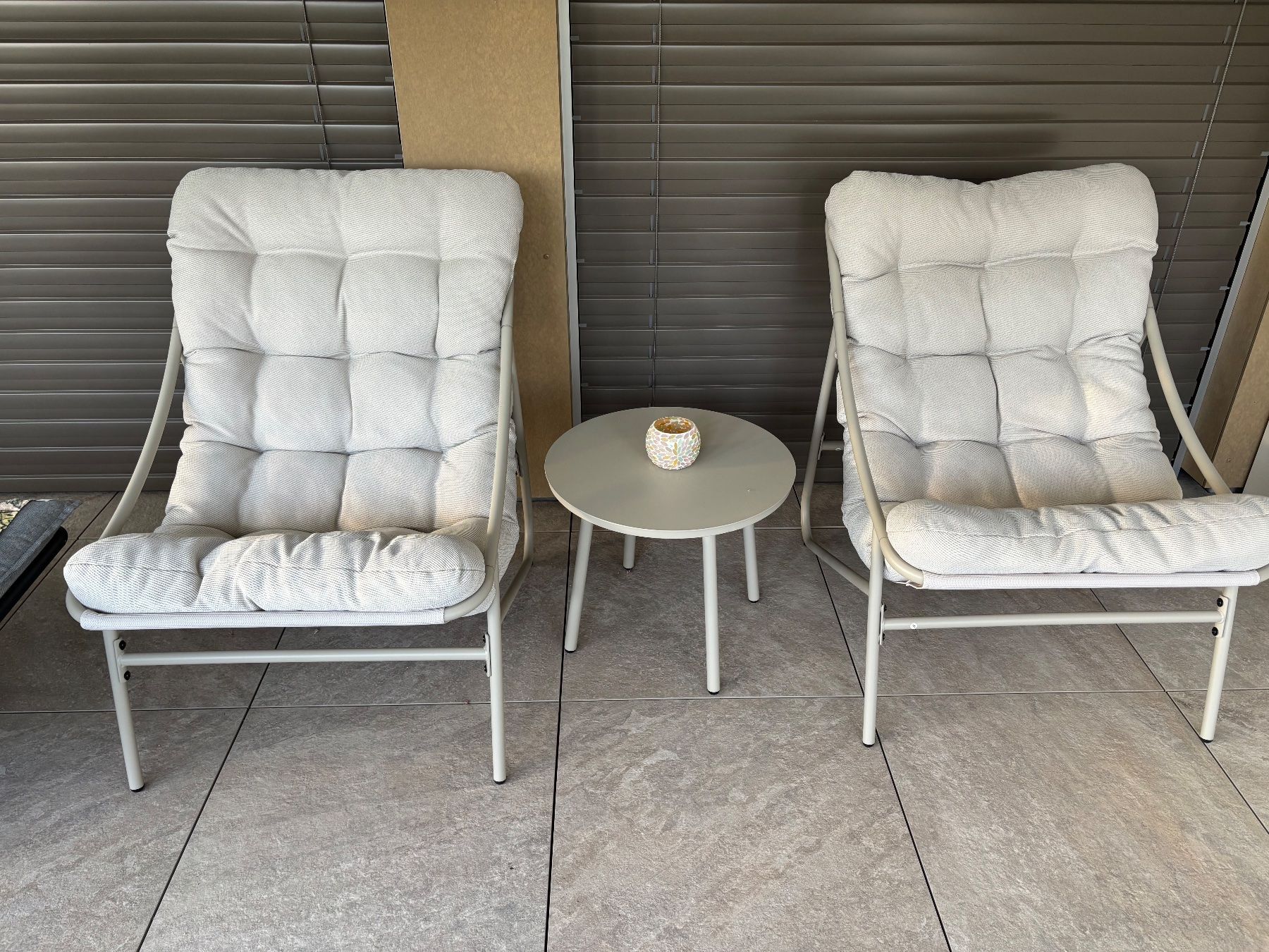 Micasa Set di tavolo e panche: Gartenstühle mit Salontisch – Usato da Winznau venduto da Nele11