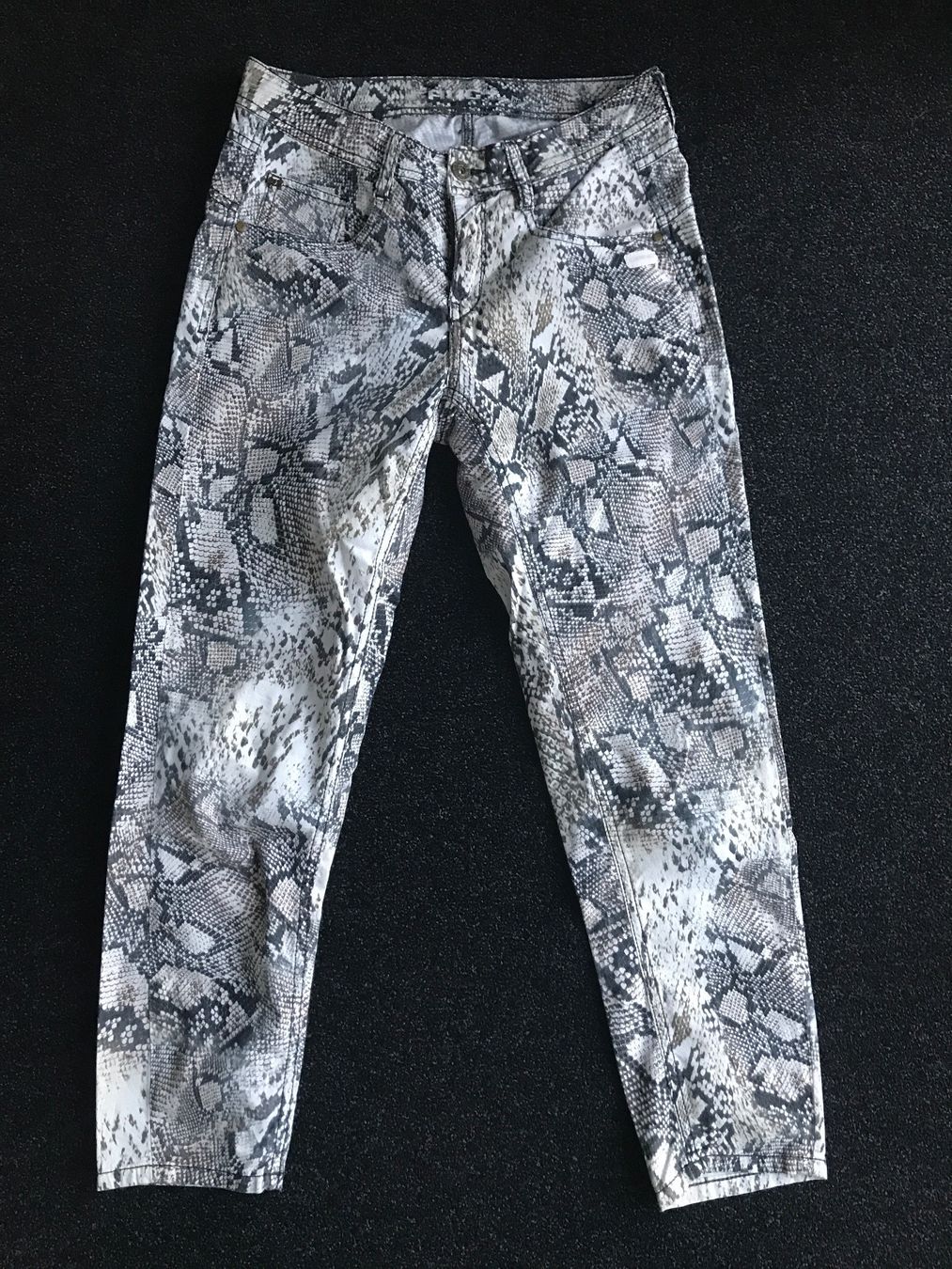 Gang Pantaloni: Gang Hose Gr 26 – Usato da St. Margrethen SG venduto da kellenbh