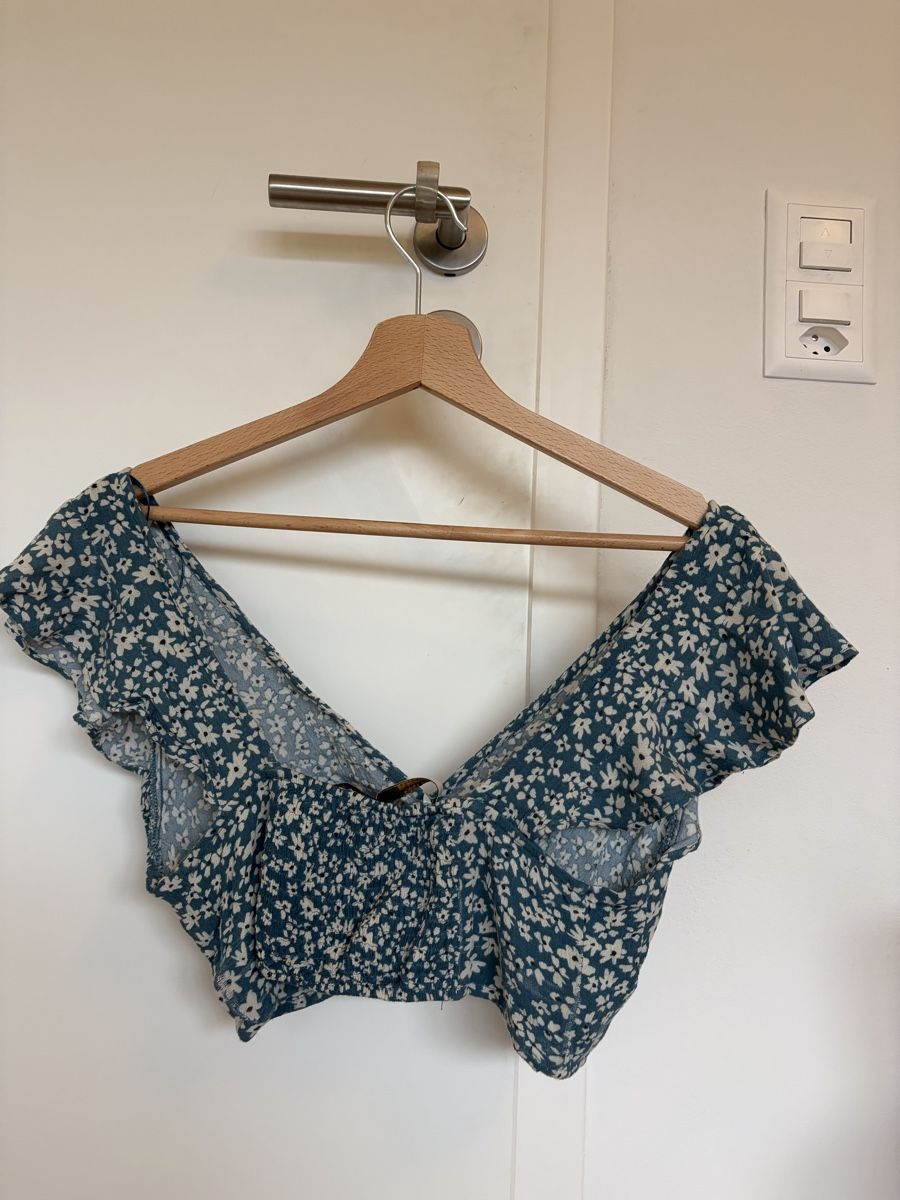 Pull&Bear Top: Pull&Bear Damen Crop Top blau Blumenmuster Grösse S – Nuovo (secondo la descrizione) da Birmensdorf ZH venduto da dus_zt96 2