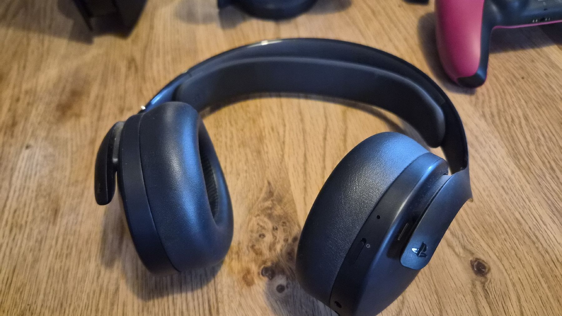 Sony Console: ps5 digital avec casque et 2 manettes en plus – Nuovo (secondo la descrizione) da Aven venduto da kaotiks444 5
