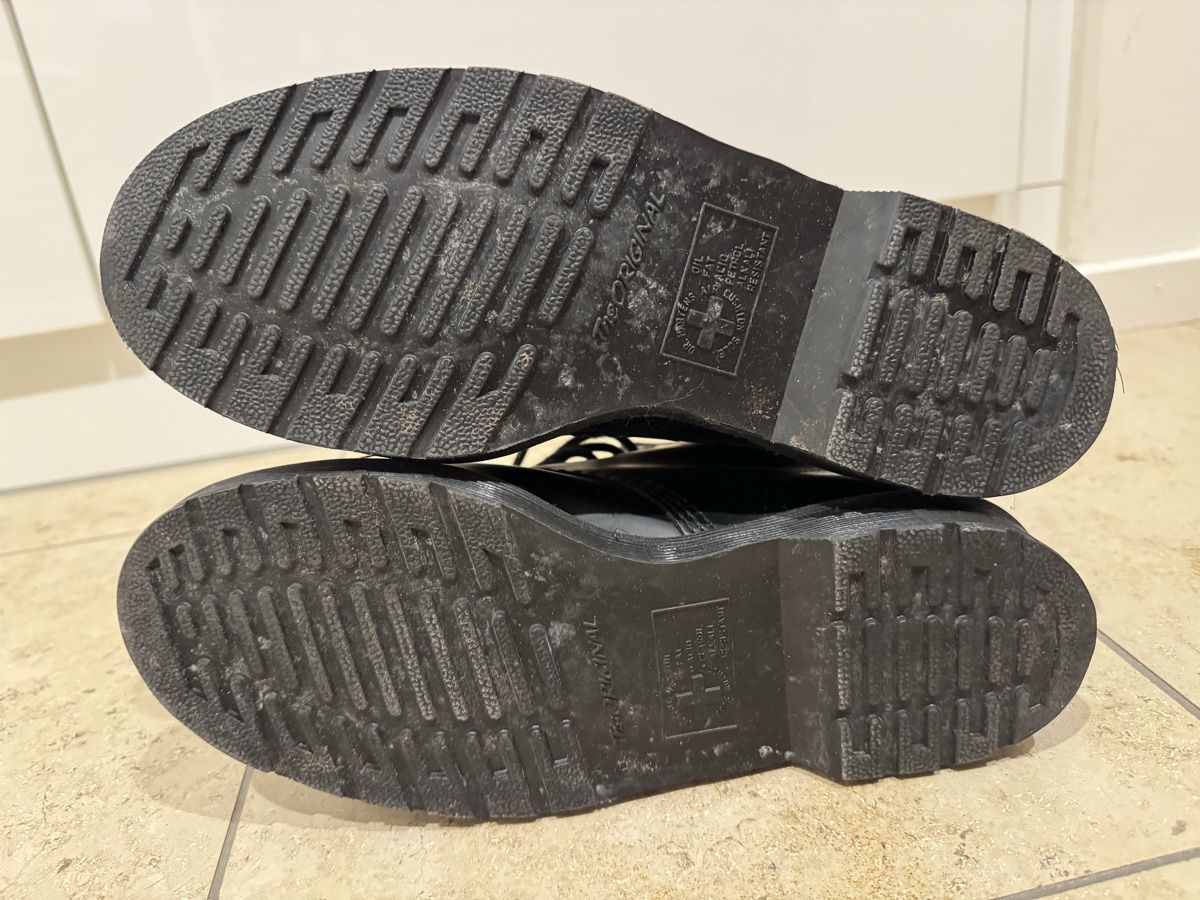Dr. Martens Scarpe da uomo: Dr. Martens Schnürstiefelette '1460' in Schwarz – Usato da Zürich venduto da Manuel.Huber 2