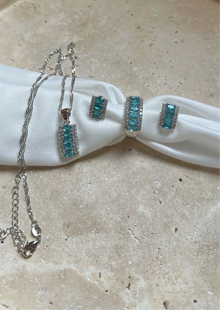 Altri gioielli: Ensemble bijoux bleu turquoise - neuf – Nuovo (secondo la descrizione) da La Chaux-de-Fonds venduto da Meliha2008