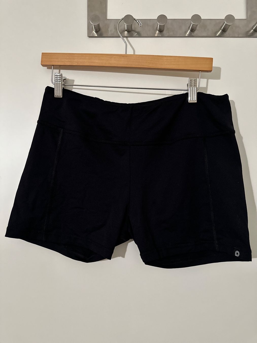 Hosen: Short de sport noir Perform Taille 44 – Gebraucht aus Cheseaux-Lausanne von Cerfynie