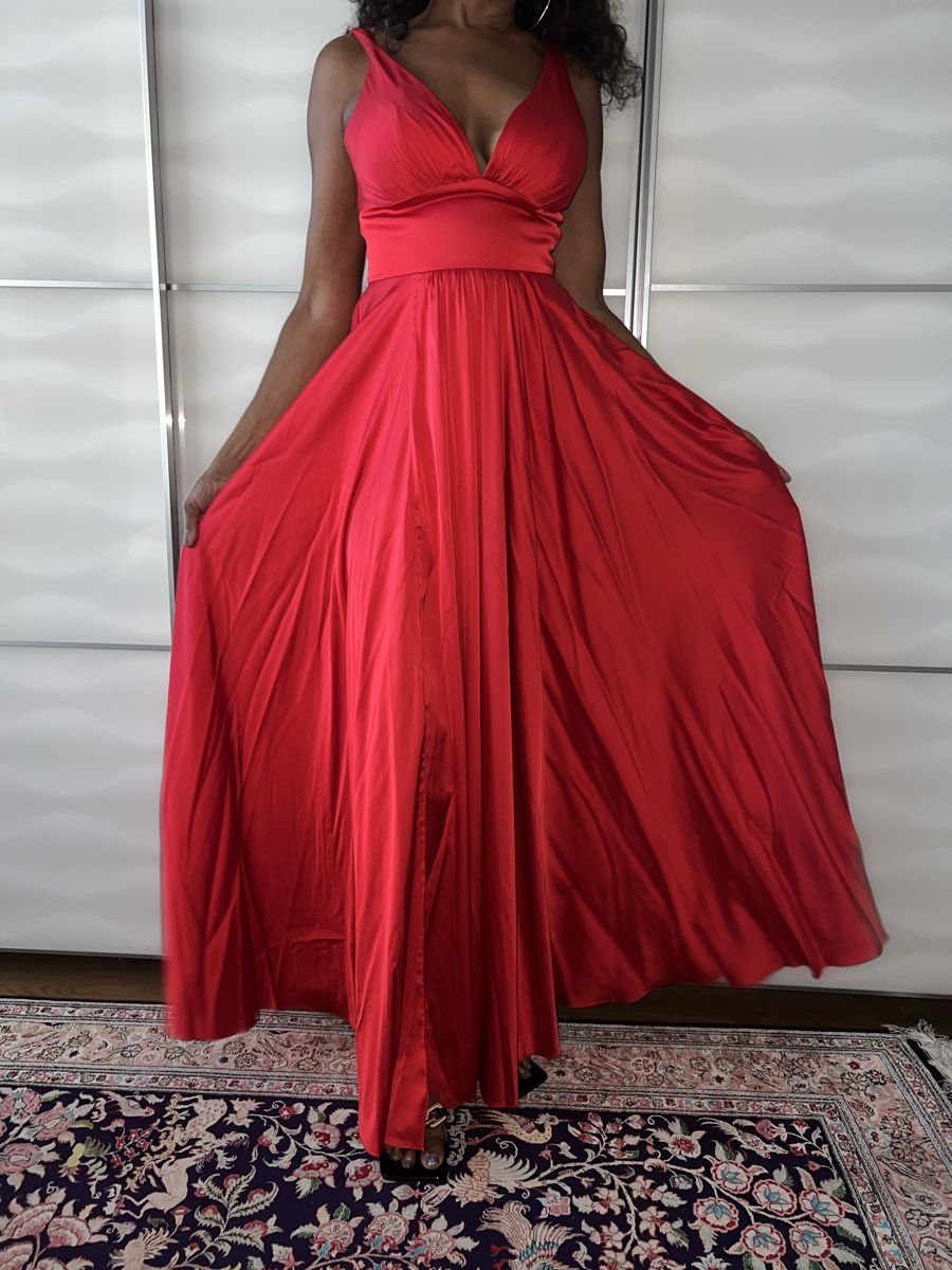 Kleider: Rotes Abendkleid lang mit Schlitz in gutem Zustand – Neu (gemäss Beschreibung) aus Oetwil a.d. Limmat von ang_t72w 2