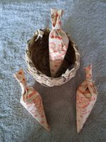 Körbchen mit Tüten, alt, 4-Set,fürs Puppenhaus, Kaufladen