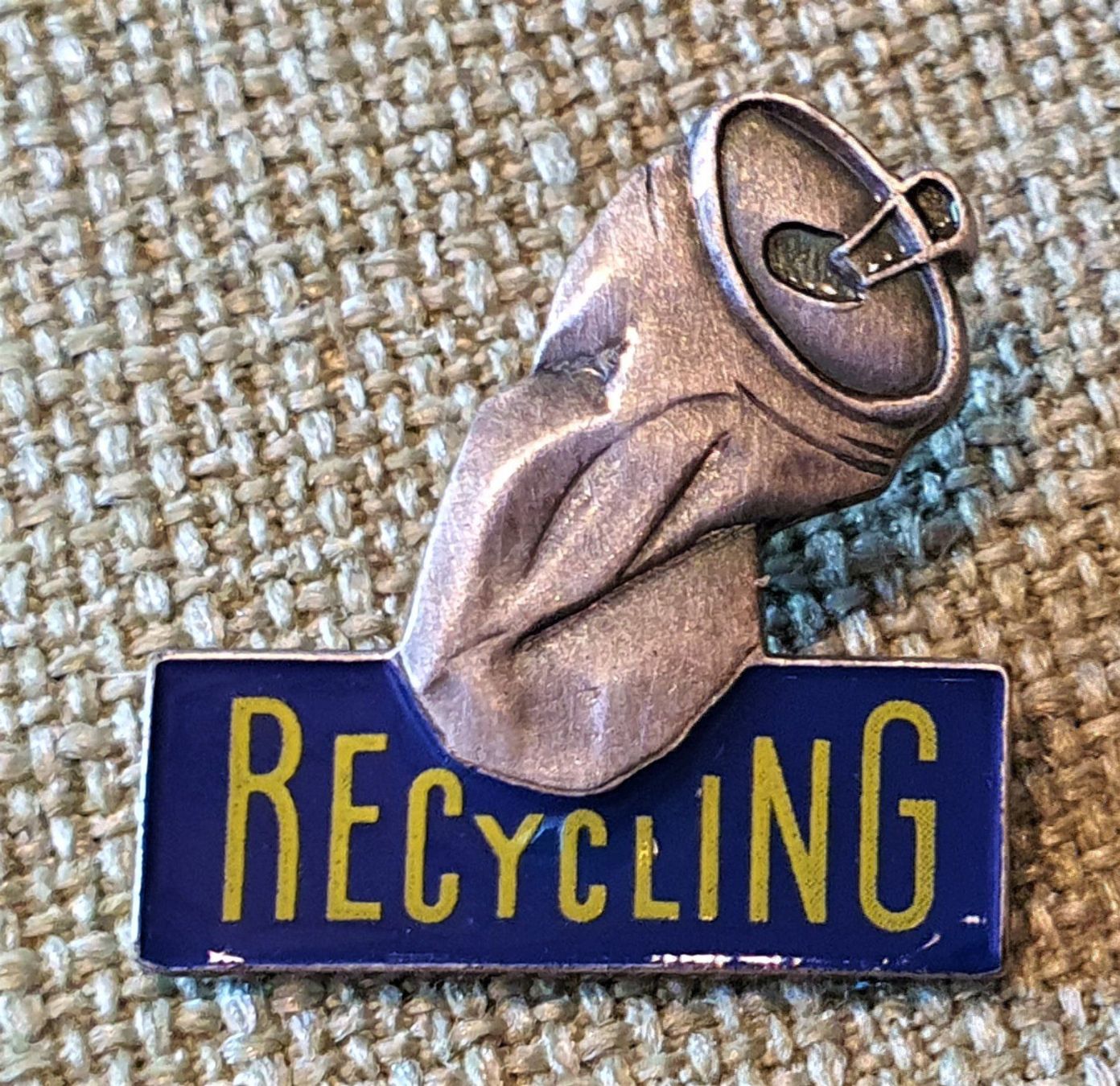 Placchette & Badge: H574 - Pin Recycling Silberige Aludose – Usato da Reinach BL venduto da Boston-Verkauf