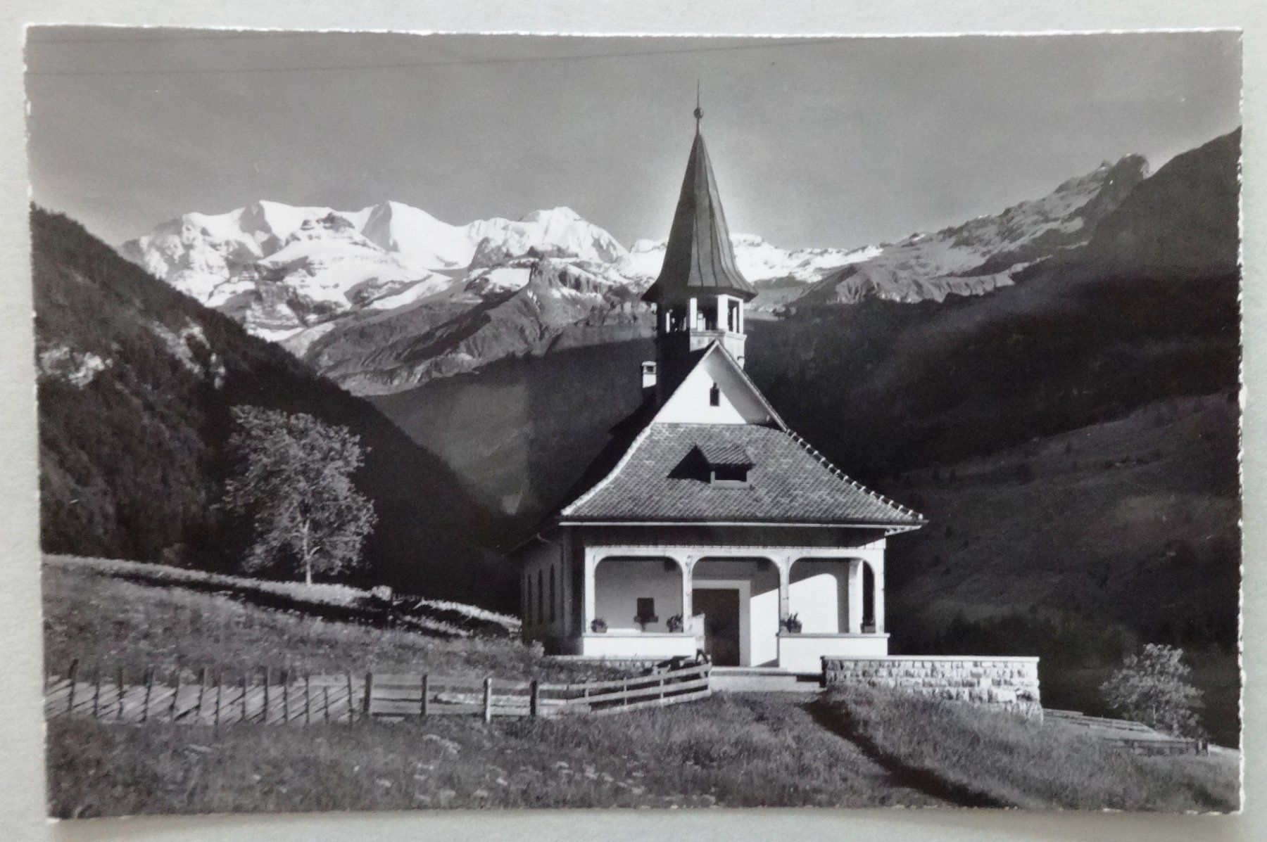 Cartes postales: Kiental, Kapelle mit Blümlisalp – D'occasion à Fétigny par Billy2miny